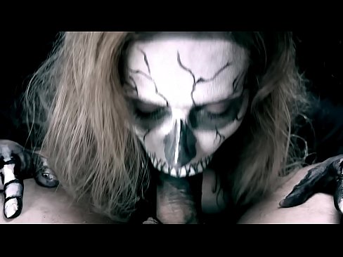 ❤️ Dämonenmädchen lutscht Schwanz mit ihrem schwarzen Mund und schluckt Sperma. Porno bei de.hqpornvideos.ru ❌️
